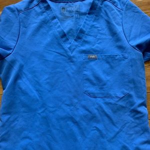 Ceil blue figs Catarina scrub top
